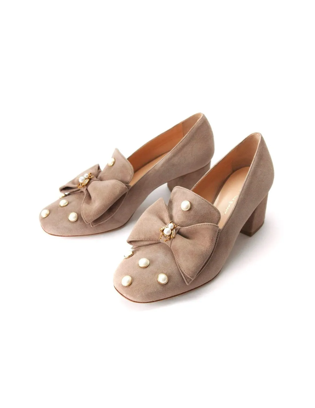 Damskie Anna Pollen czolenka zamszowe bezowe z kokarda perlami i malutka mucha