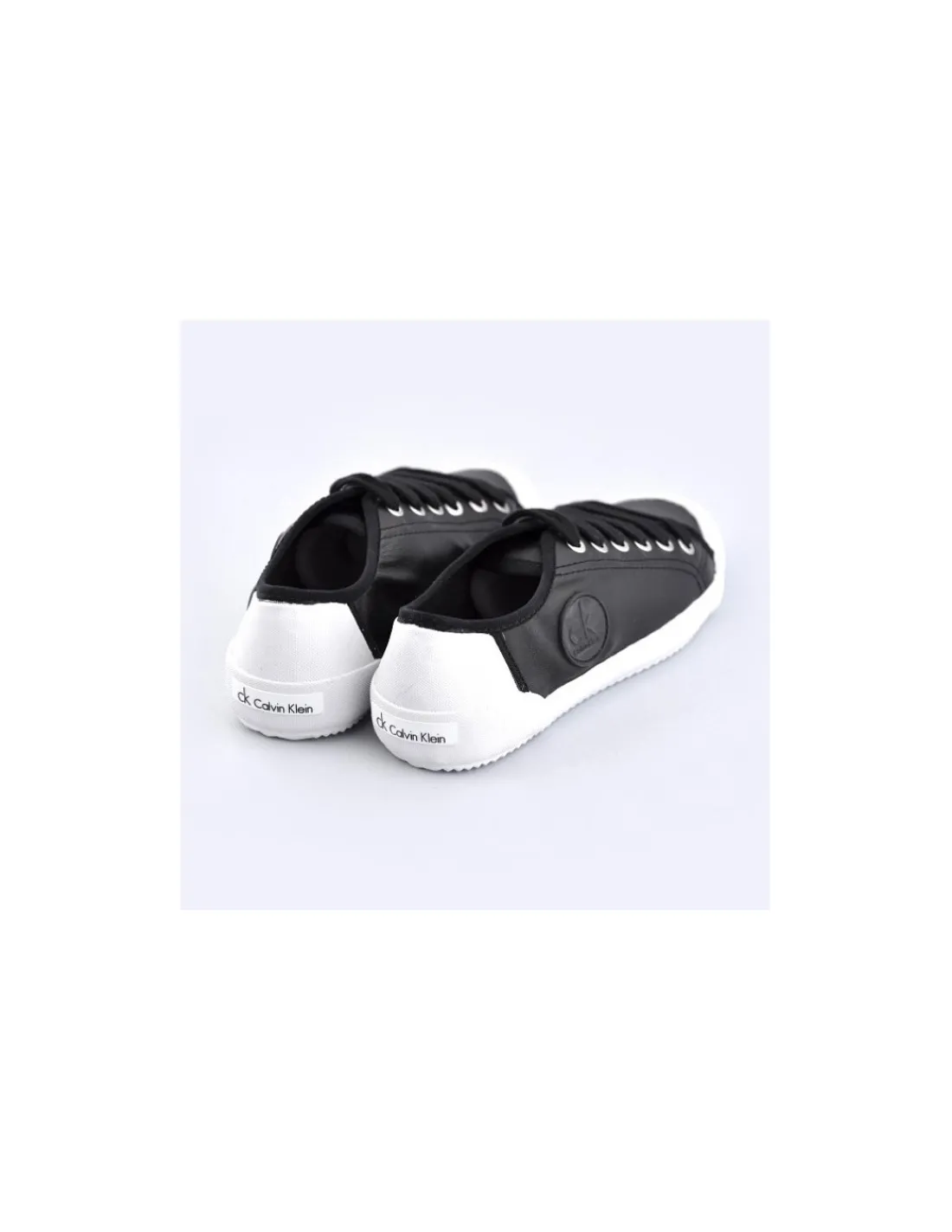 Damskie Calvin Klein sneakers, niskie sznurowane trampki , czarna naturalna skora, bialy gumowy otok