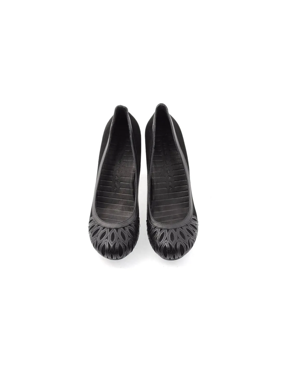 chie_mihara__czolenka_cza_3.webp Damskie Chie Mihara czolenka czarne zamszowe, unikatowe z aplikacja ze skory niczym tatto