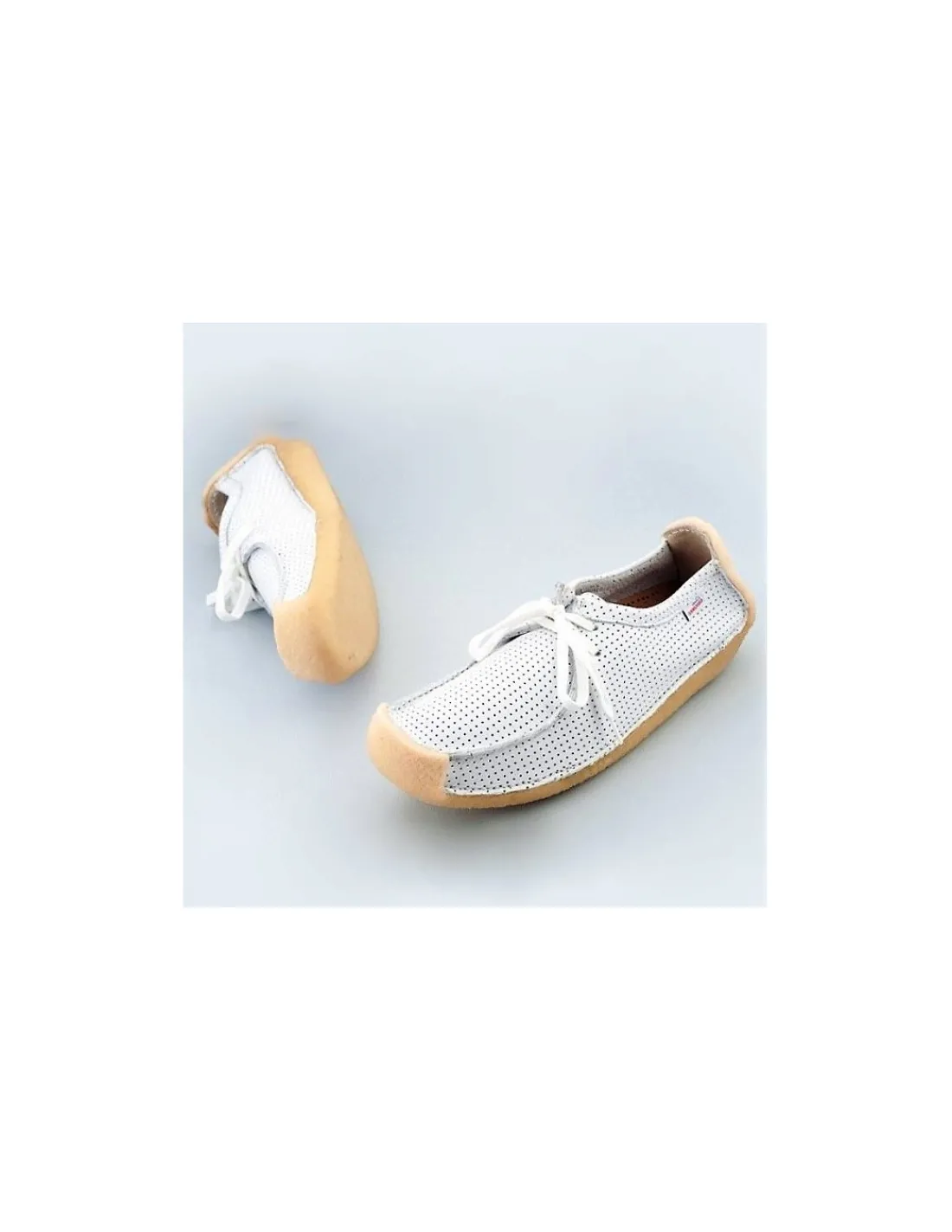 clarks_originals__polbuty_2.webp Męskie Clarks ORIGINALS polbuty z bialej skory z perforacja na zelowkach ze sloniny, kultowy model / 2 gatunek