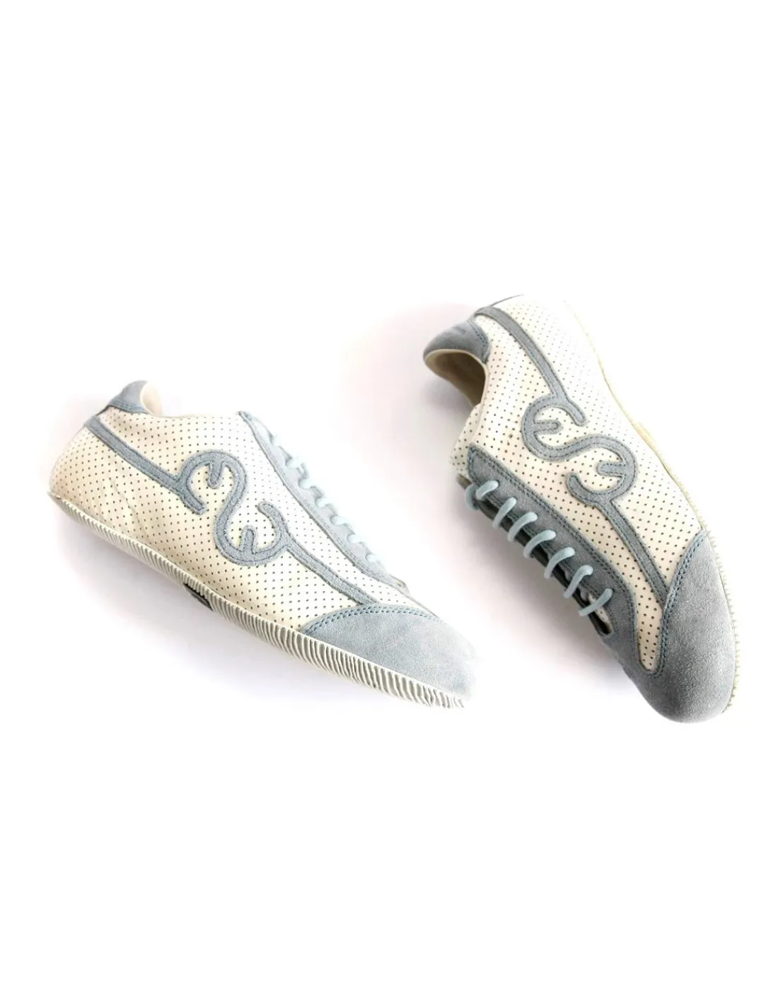 escada_sport__sneakers_sk_3-1.webp Damskie Escada sport sneakers skora lakierowana perforowana biala i blekitny zamsz z logo marki