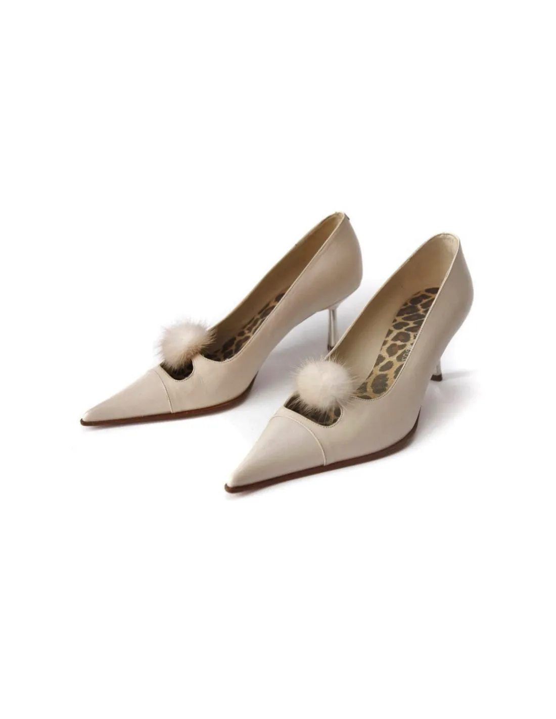 Damskie Gianmarco Lorenzi czolenka, niskie metalowe szpilki skora naturalna ecru ozdobny pompon z futerka