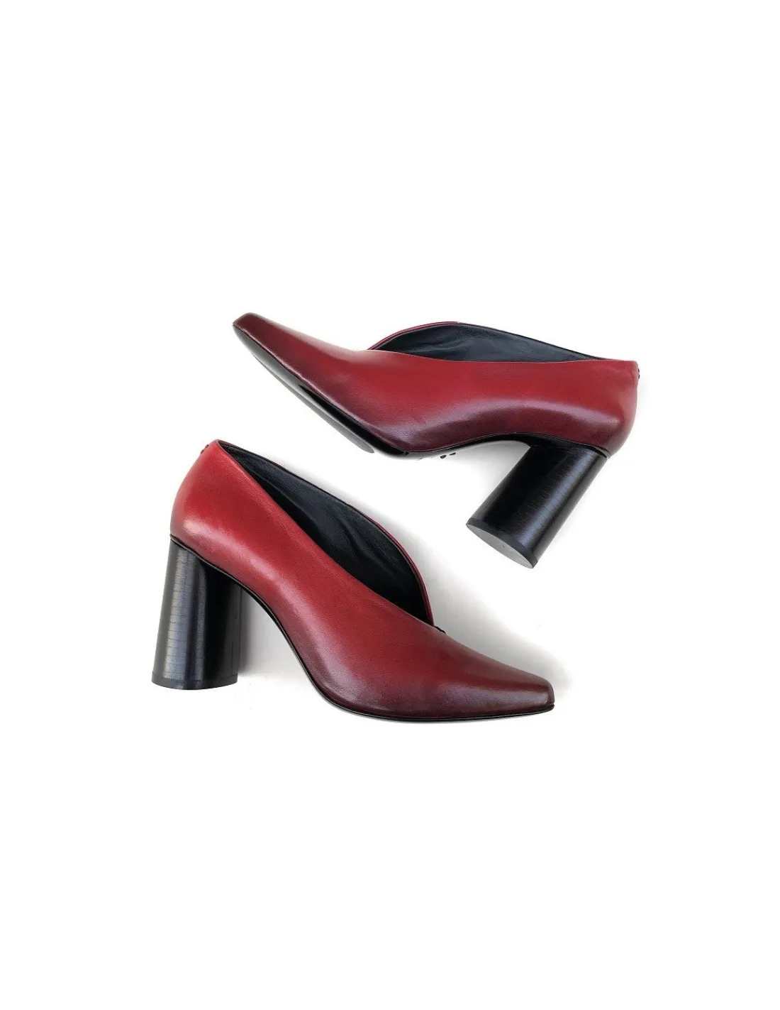 halmanera_czolenka_miekka_3.webp Damskie Halmanera czolenka, miekka naturalna czerwona skora, asymetryczne wyciecie, czarne obcasy w formie walca