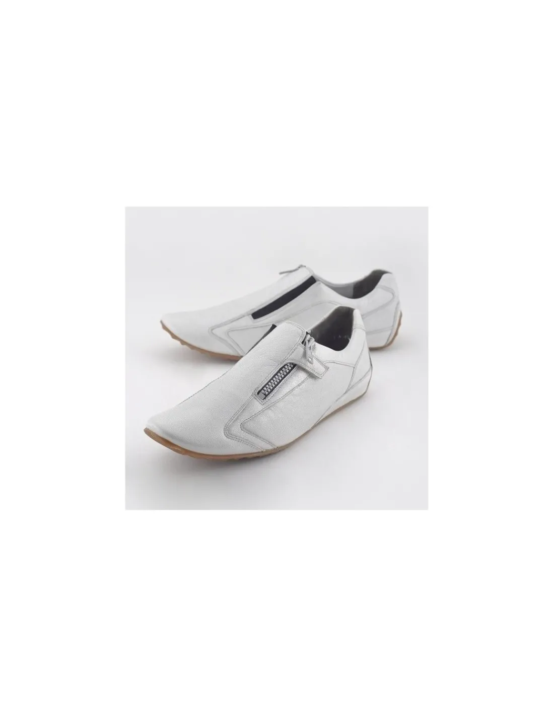 Damskie HOGL sneakers z bialej perlowej skory, antykowane na niewielkim koturnie