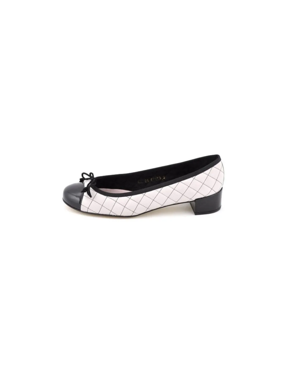 mascaro_baleriny_skorzane_3.webp Damskie Mascaro baleriny, skorzane pikowane jasne z lakierowanym czarnym noskiem na niskich obcasach