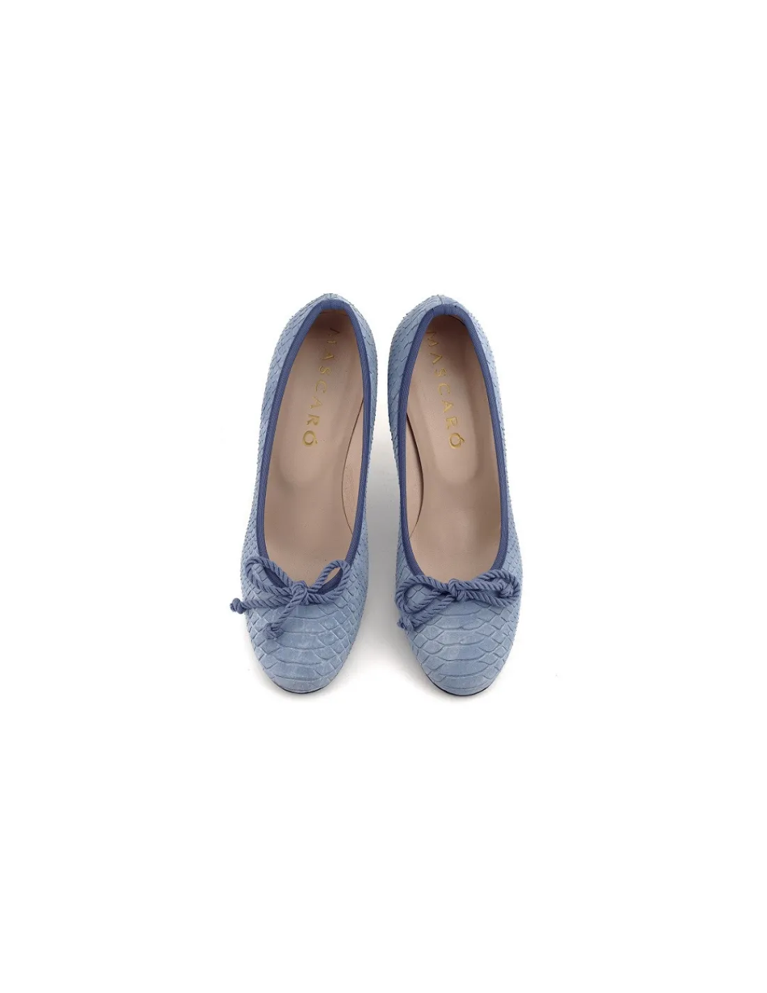 Damskie Mascaro czolenka, blekitna naturalna skora z tloczonym wzorem croco i wygodne stabilne obcasy