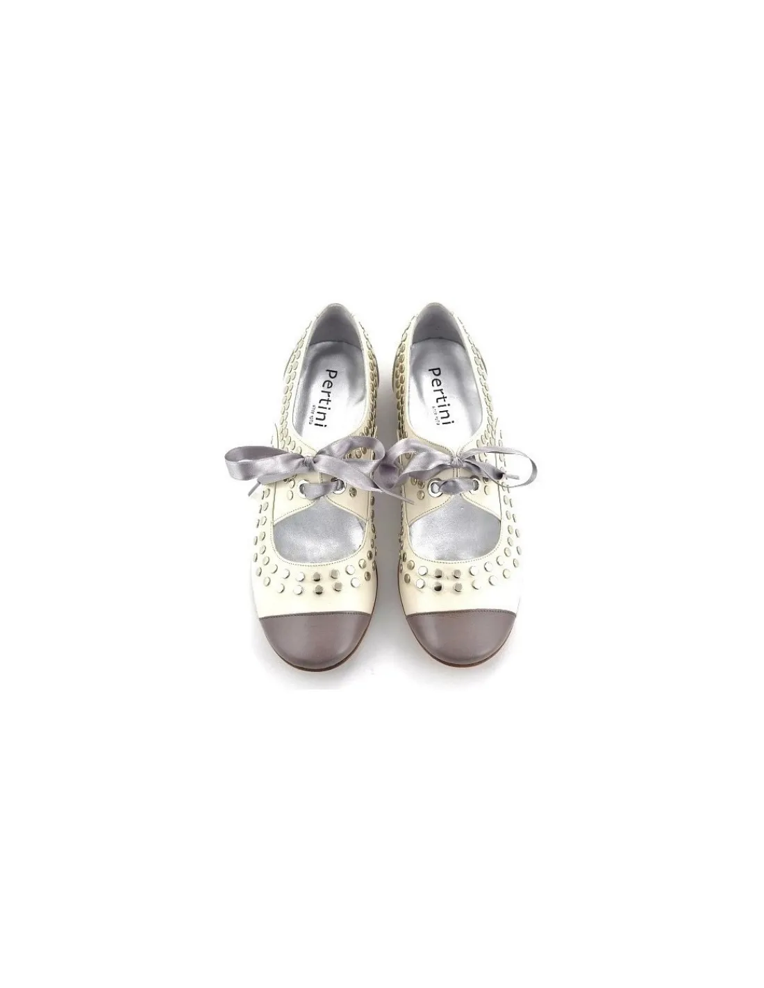 Damskie Pertini baleriny jak Mary Jane, ozdobione nitami, skora jasny bez z ciemniejszym noskiem i atlasowa wstazka