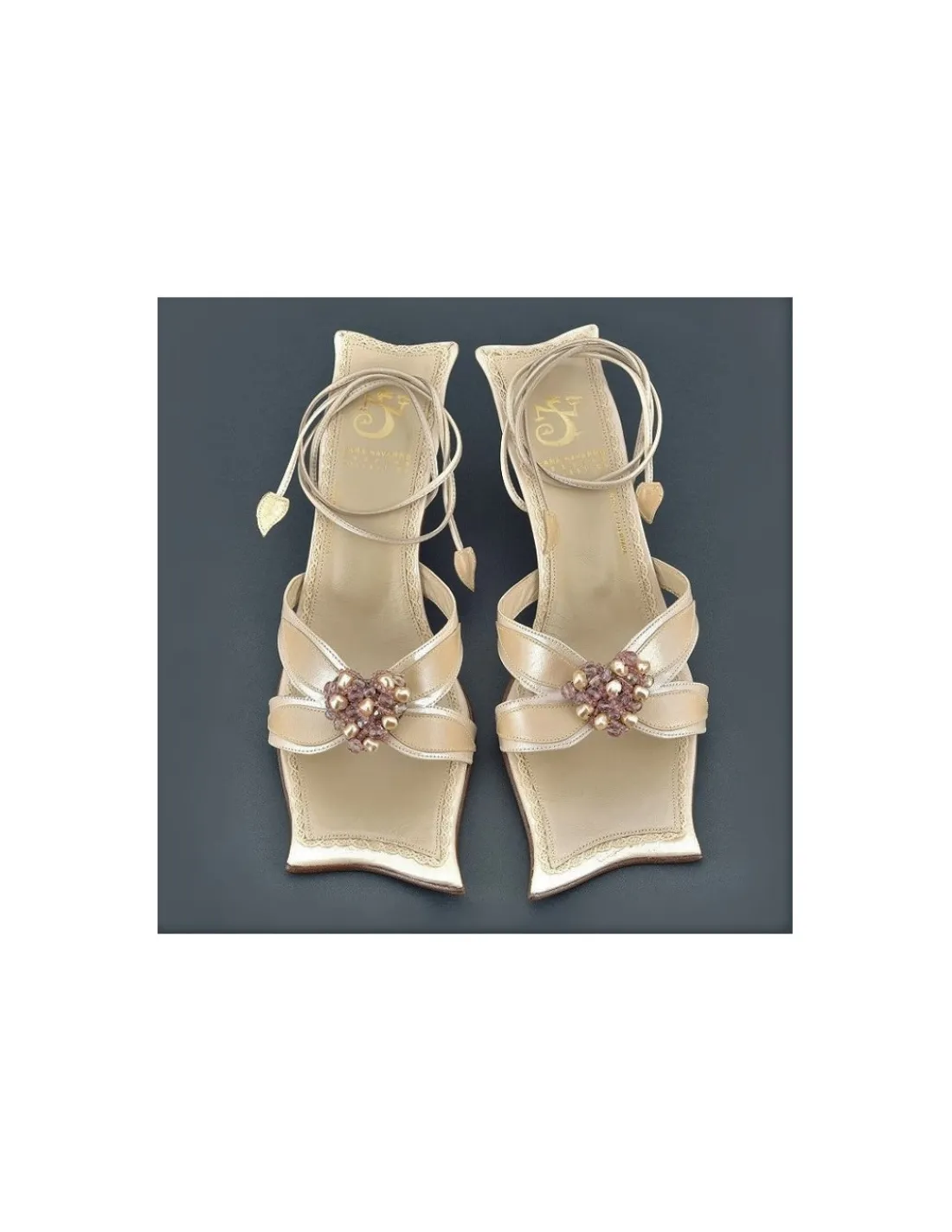 Damskie Sara Navarro sandaly, autorskie buty ze skory do slubnych ceremonii z perlami