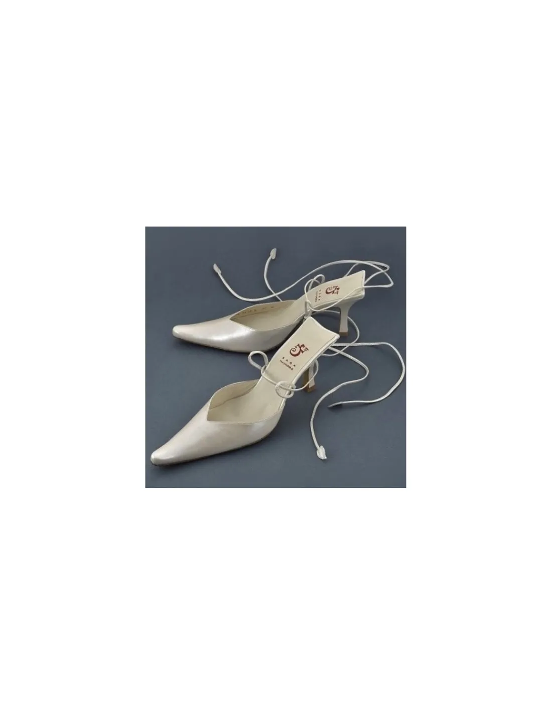 Damskie Sara Navarro autorskie czolenka od projektanta, skora biala perlowa wiazane wokol kostek